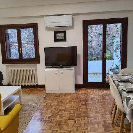 Easo Terrace Free Private Parking And Air Conditioning Apartmán