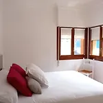 Easo Terrace Free Private Parking And Air Conditioning *
